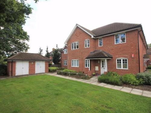 Continental Apartments Farnborough with Free Wi-Fi, NETFLIX & Parking