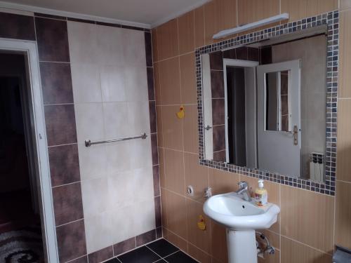 Cane Rooms - image 9