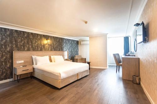 . Marina Park Hotel