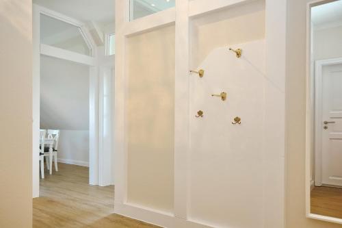 Apartment with Sea View image 3