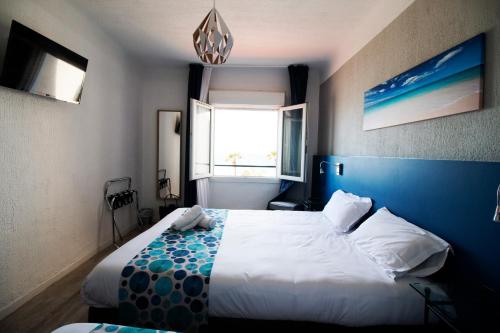 1 double bed, 1 twin bed