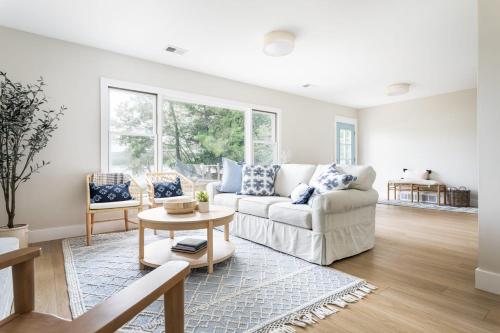 Little Glen Cottage with Direct Beach Frontage and Hot Tub in Empire, USA