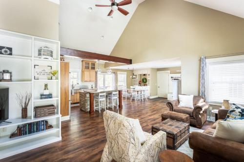 Maple City Farmhouse with a Private Setting Between Traverse City and Empire in Maple City, USA