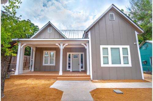 Brand New Remodeled 3BR2BA House Near Downtown in San Antonio, USA