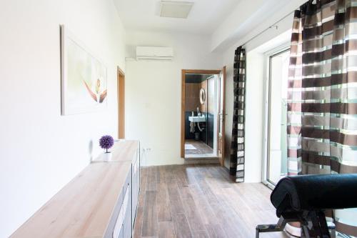 Private Apartment HerMes arT on the Karst Shared Pool & Parking in Tomaj