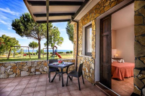 2 bedrooms, 4 beds