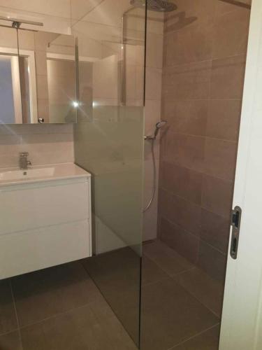 Modern 3 beds (90 m2) in convenient location in City center