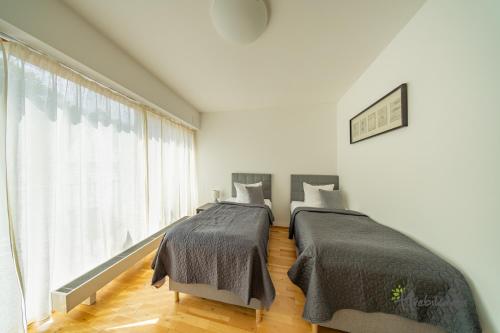 2 twin beds