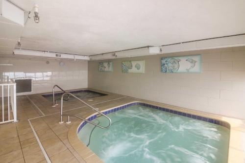 28th-Floor PCB Condo with Astounding Ocean View - image 5