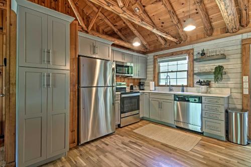 Updated Cabin on Indian Point with Large Deck! - image 5
