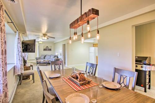 Montanas Emigrant Peaks Getaway Apt with Mtn Views in Emigrant, USA
