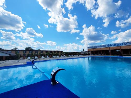 Delta Hotel - image 2