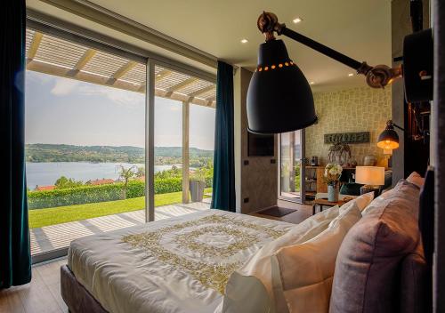 Suite with Lake View