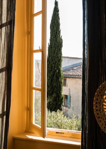 LA FUGUE chambres d' hôtes de charme , DEMEURE HISTORIQUE,PISCINE,JARDIN proche UZES NIMES ALES