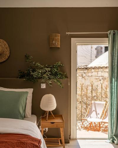 LA FUGUE chambres d' hôtes de charme , DEMEURE HISTORIQUE,PISCINE,JARDIN proche UZES NIMES ALES