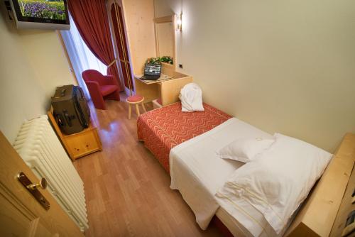 Single Room image 2