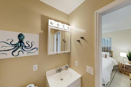 Canal-Front Retreat - Private Pool - Walk to Beach home - image 10