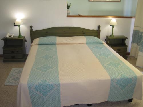 2 twin beds