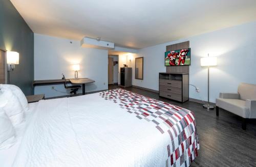 Red Roof Inn & Suites Wilmington – New Castle