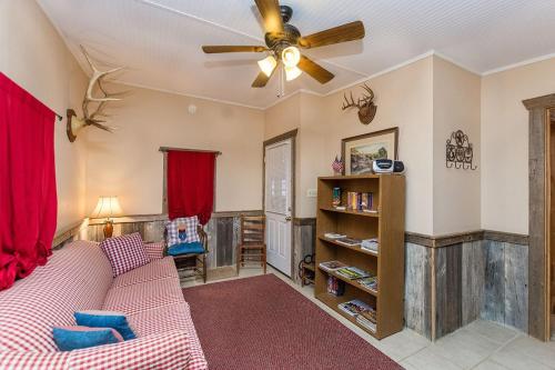 Home on the Range - Bunkhouse - image 9
