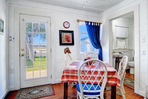 Joys Beach Cottage, Rockport