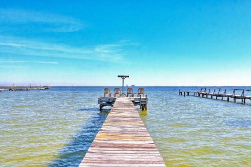 Joys Beach Cottage in Rockport, USA