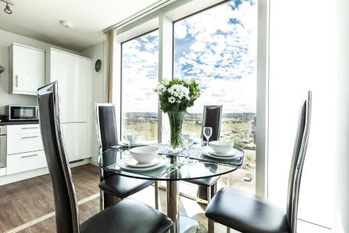 2 Bedroom 2 Bathroom Apartment In Central Milton Keynes With Free Parking - Contractors, Relocation, - Milton Keynes