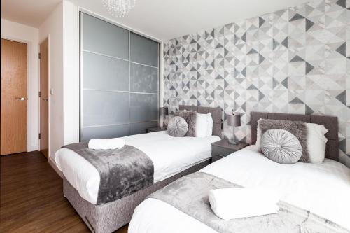 2 Bedroom 2 Bathroom Apartment in Central Milton Keynes with Free Parking - Contractors, Relocation,