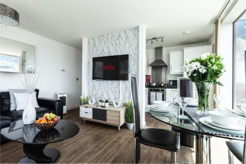 2 Bedroom 2 Bathroom Apartment in Central Milton Keynes with Free Parking - Contractors, Relocation, Business Travellers - Downs Barn