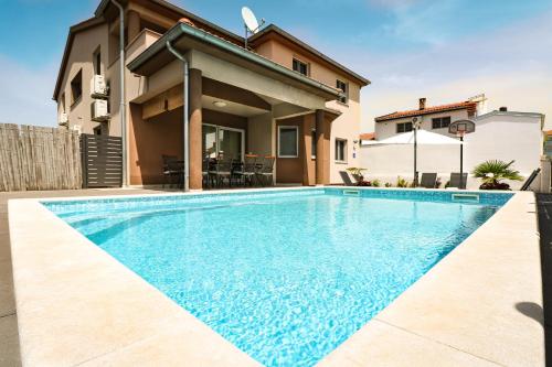 AS Apartmani "Chocolate" Playroom, Gym, BBQ, 4 stars - Location saisonnière - Peroj