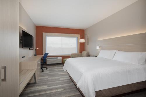 Holiday Inn Express & Suites - Denver NE - Brighton