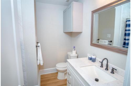 Brand New Remodeled 3BR2BA House Near Downtown