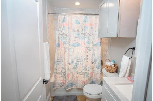 Brand New Remodeled 3BR2BA House Near Downtown - image 4