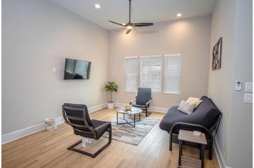 Brand New Remodeled 3BR2BA House Near Downtown in San Antonio, USA