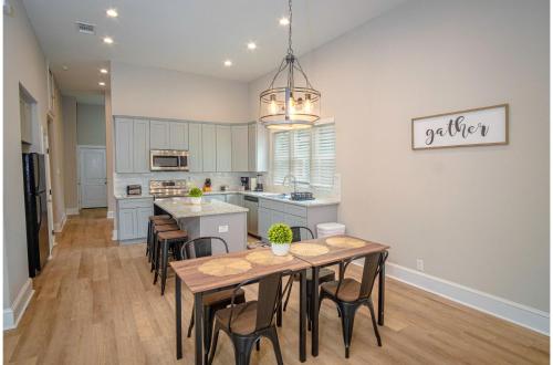 Brand New Remodeled 3BR2BA House Near Downtown in San Antonio, USA