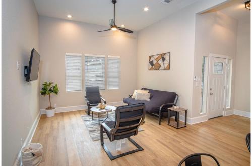 Brand New Remodeled 3BR2BA House Near Downtown in San Antonio, USA