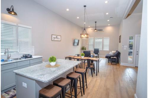 Brand New Remodeled 3BR2BA House Near Downtown in San Antonio, USA