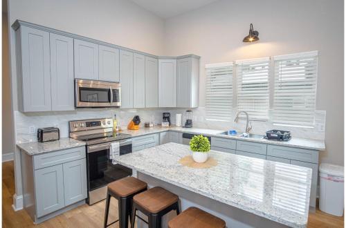 Brand New Remodeled 3BR2BA House Near Downtown in San Antonio, USA