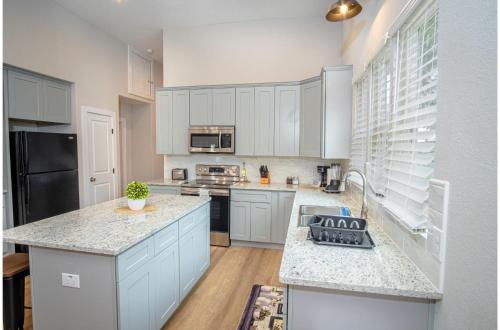 Brand New Remodeled 3BR2BA House Near Downtown in San Antonio, USA