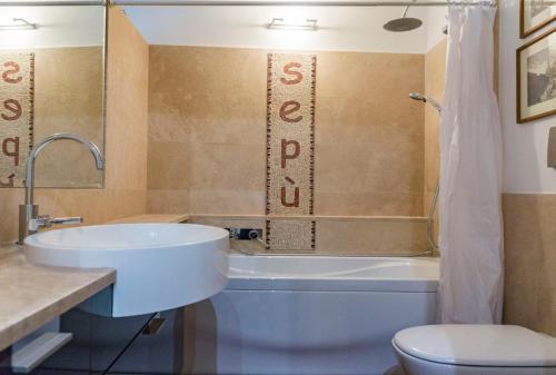 Luxury Art Atelier Apartment - image 3