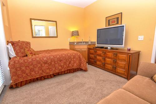 Bella Costa 142 by Teeming Vacation Rentals - image 9