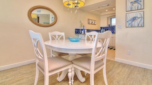 Caprice Resort by Teeming Vacation Rentals - image 8