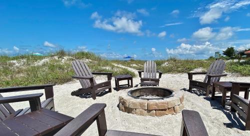 Bungalow Beach Place by Teeming Vacation Rentals - image 5