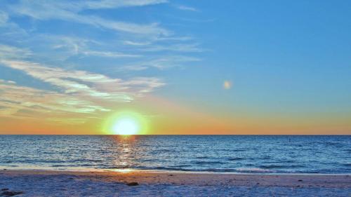 Chateau Condominiums by Teeming Vacation Rentals - image 8