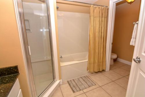 Calypso Resort 1701 by Teeming Vacation Rentals - image 4