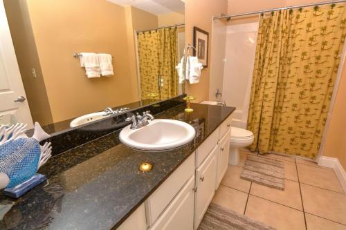 Calypso Resort 1701 by Teeming Vacation Rentals - image 10
