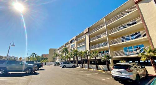 Holiday Villas II by Teeming Vacation Rentals - image 4