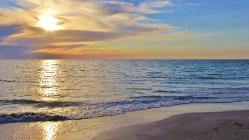 Holiday Villas II by Teeming Vacation Rentals - image 10