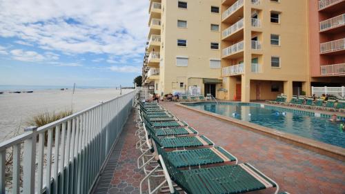 Holiday Villas III by Teeming Vacation Rentals - image 9