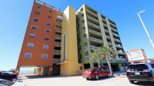 Holiday Villas III by Teeming Vacation Rentals - image 10